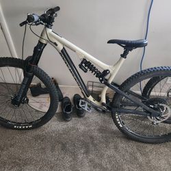 2020 Rocky Mountain Instinct MTB W/ Upgrades