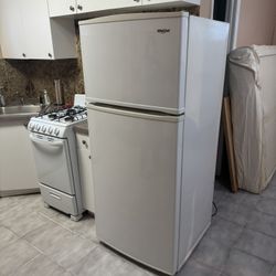 Whirlpool White refrigerator 