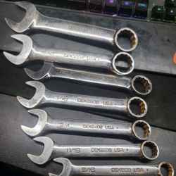 Snap On 7pc SAE Stubby Wrench Set
INCLUDES

9/16
11/16
3/4
13/16
7/8
15/16
1"