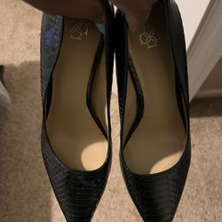 Black Ann Taylor Pumps