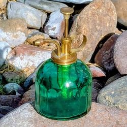 Vintage Emerald Green Glass Plant Mister Brass Pump Spritzer/Atomizer Decor EUC