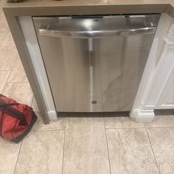 Whirlpool Dishwasher 