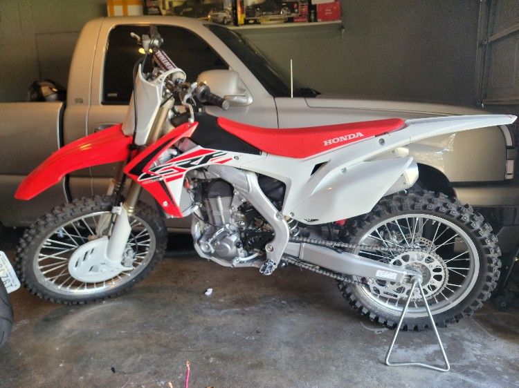 Photo Honda CRF450R Like Brand New