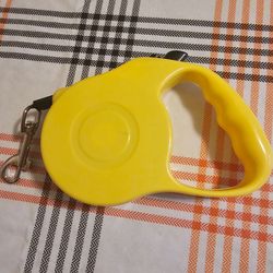 $5   NEW!   RETRACTABLE DOG/PET LEASH