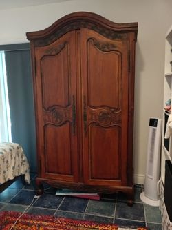 Armoire $80