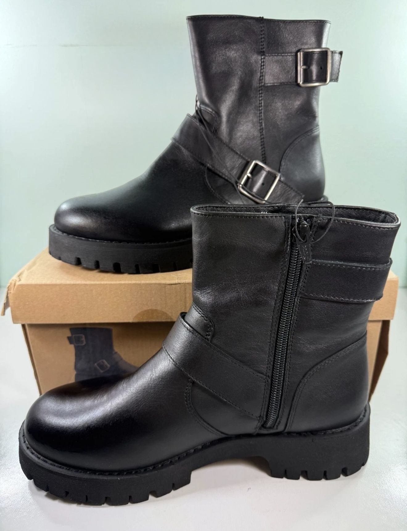 New Steve Madden ladies boots - size 7