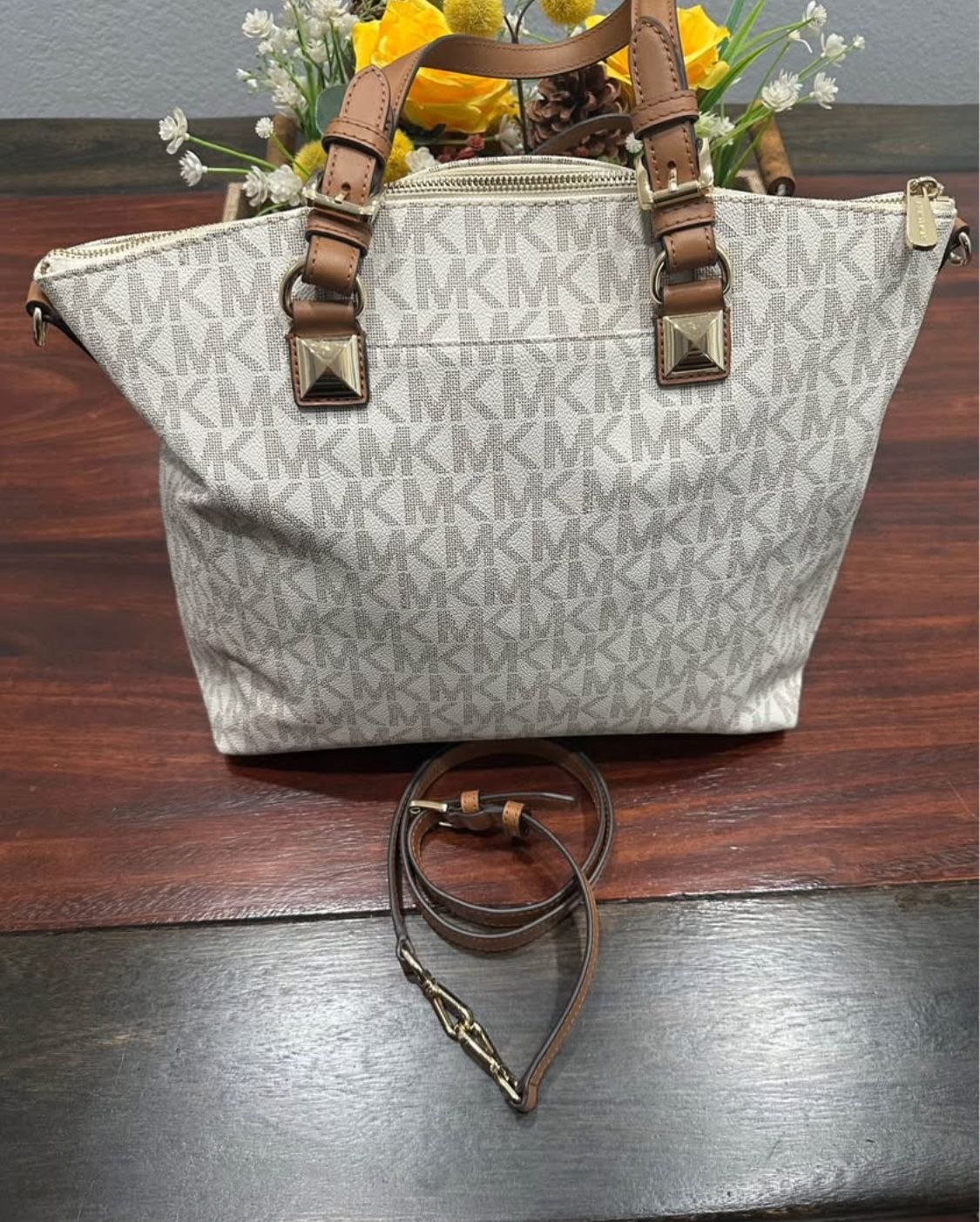 Great Michael Kors Large Tote Bag Convertible ~Acorn Vanilla
