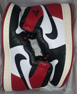 Jordan 1 Retro High OG Black Toe Reimagined  Size 9.5