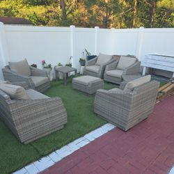 A Beautiful Outdoor Furniture 8 Pieces 