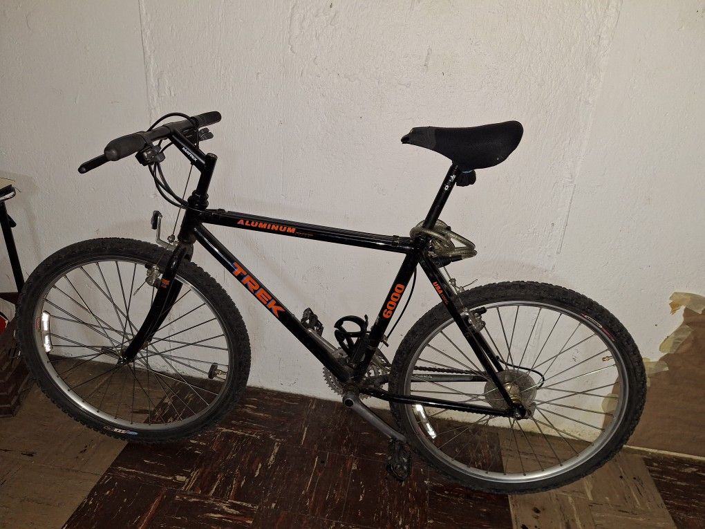 TREK 600 ALUMINUM BIKE "18 Inch