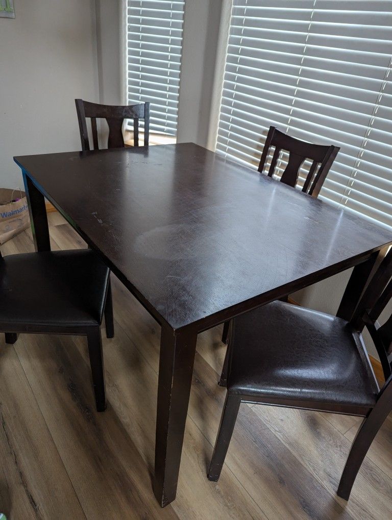 Wooden Dining Table w/ 4 Chairs 48x36