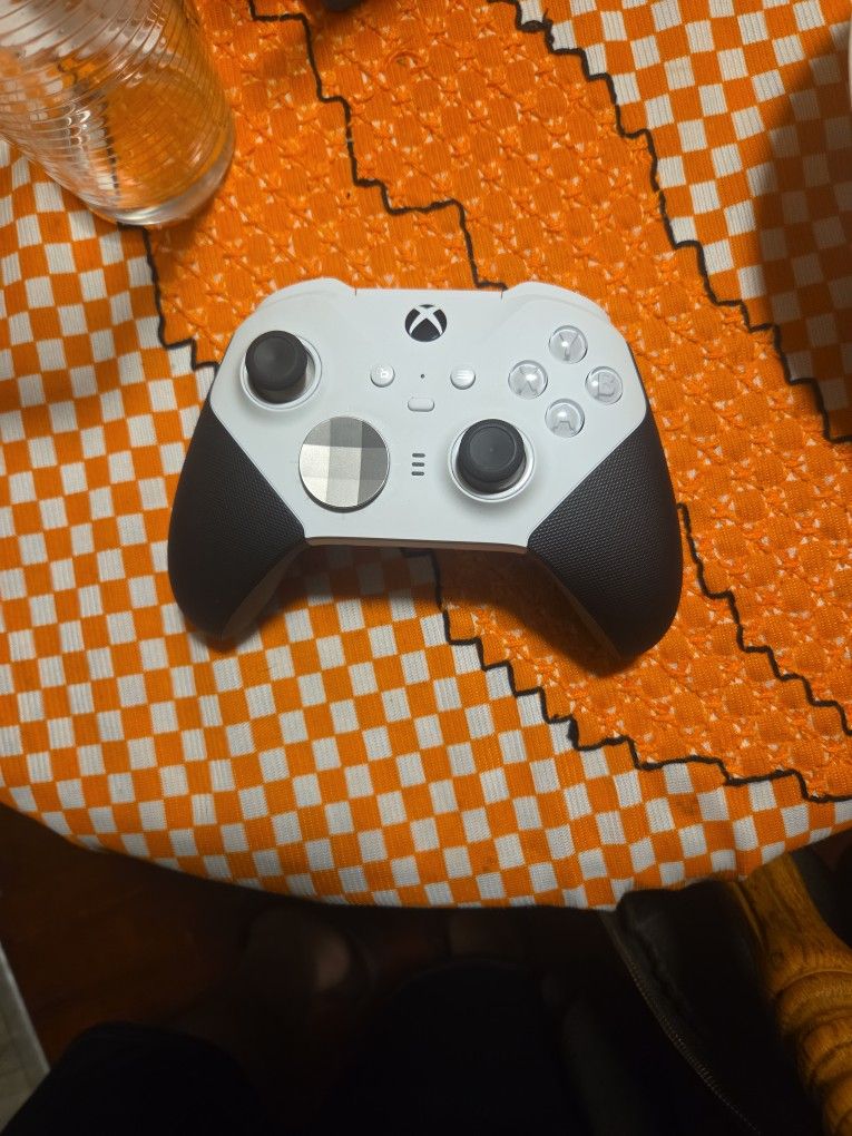 Microsoft Xbox Elite Wireless Controller Series 2 - Core