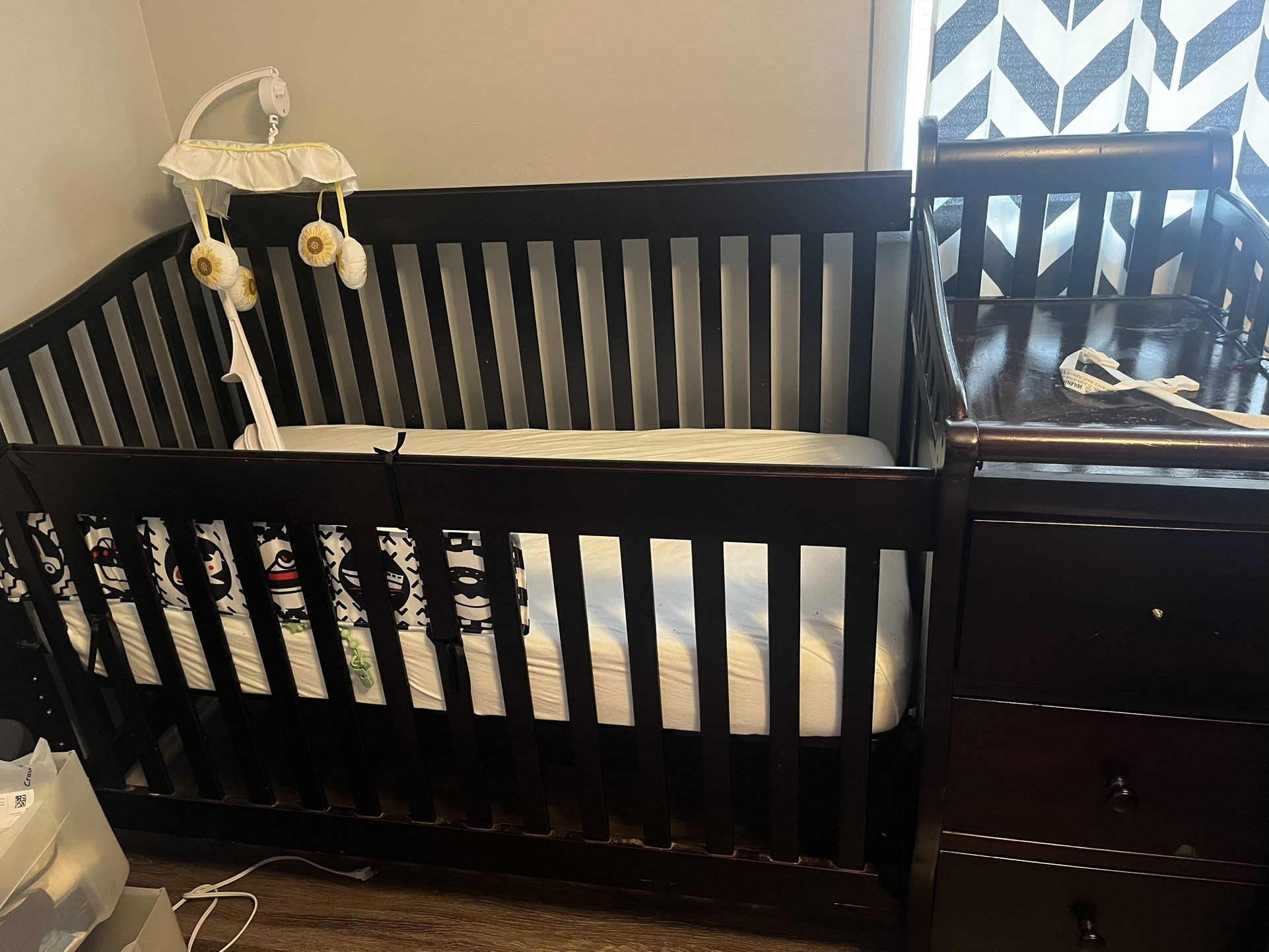 Crib/changing Table/ Dresser