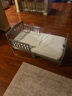 New Toddler Bed w/ CLEAN Matress