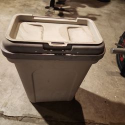 Pet Food Container 