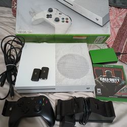 Xbox One 500GB + Accessories OBO