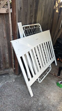 Free crib and mattress . Cuna gratis