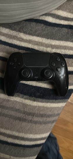Black ps5 controller