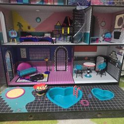 L.O.L. Surprise OMG  doll house mansion with furniture and accessories