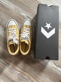 Converse Chuck Taylor Low Top Sneakers