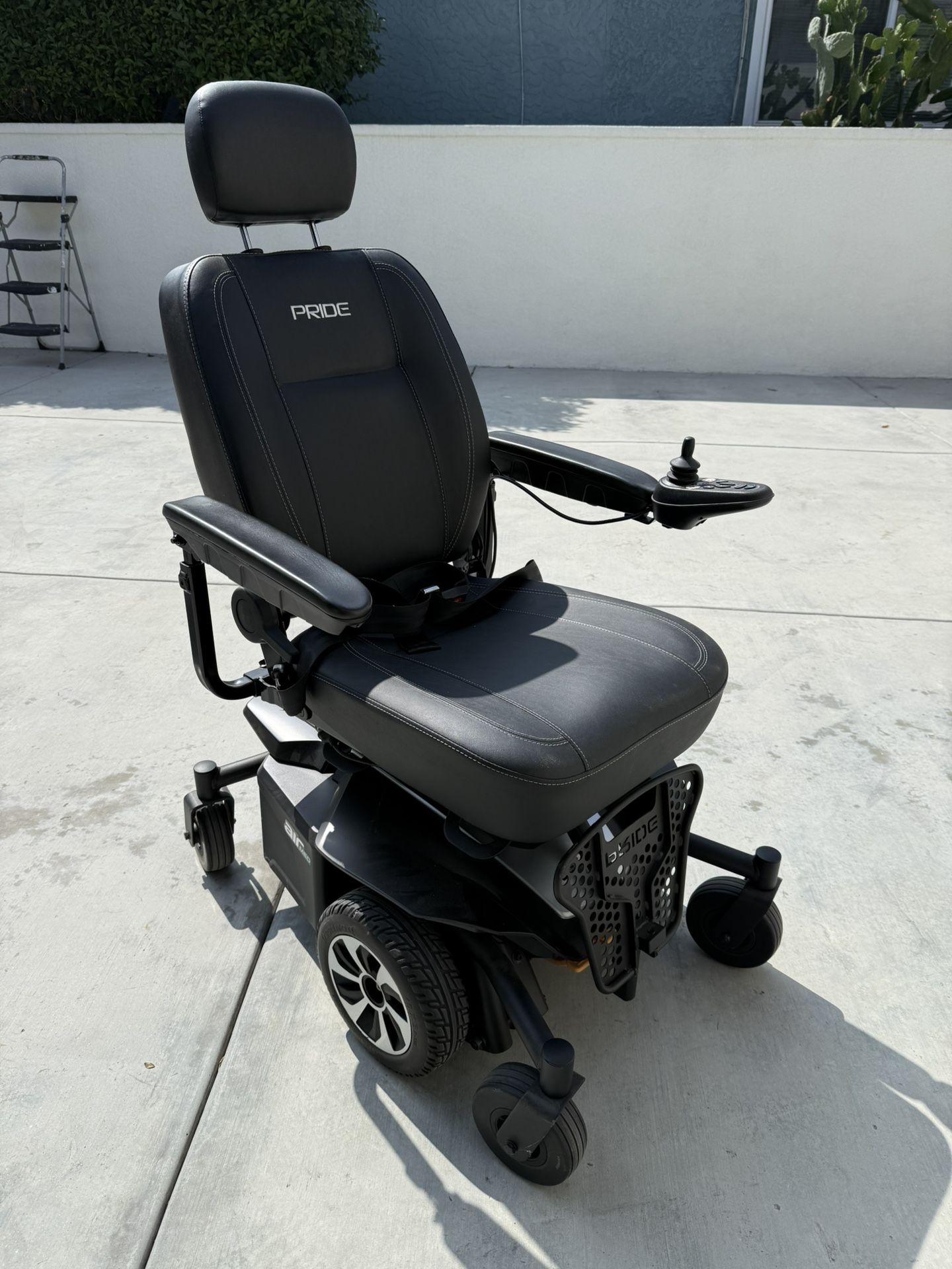 Electrical Wheelchair / Pride Mobility Power Wheelchair