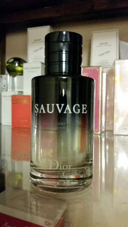 Sauvage dior para después de rasurar 3.4oz 100.ML yo vendo perfumes, prepárese con sus regalos de navidad😊