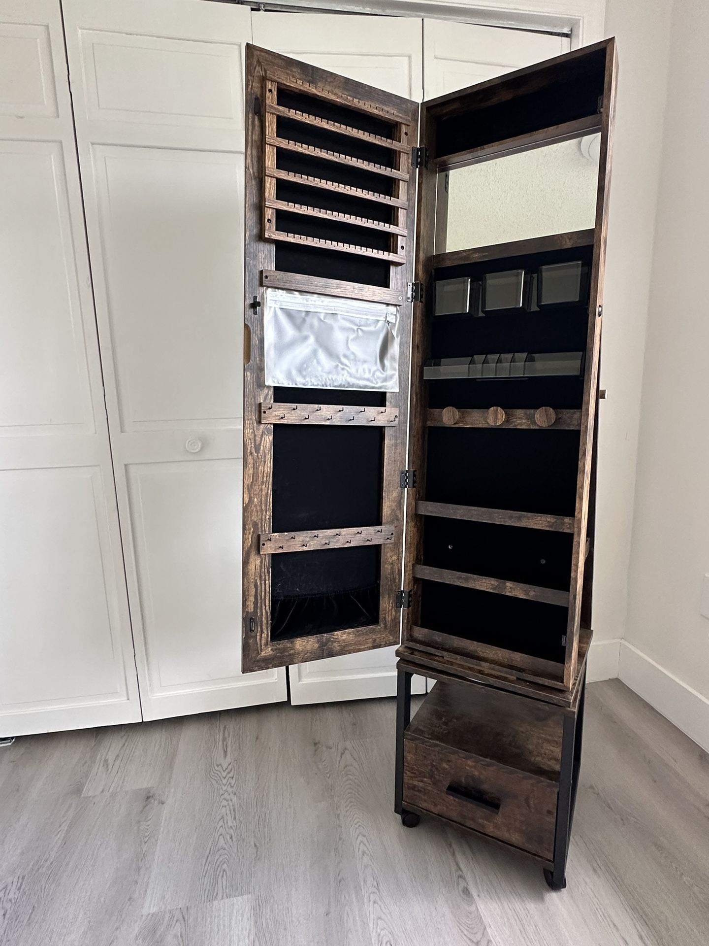 Mirror Free-standing Jewelry Armoire
