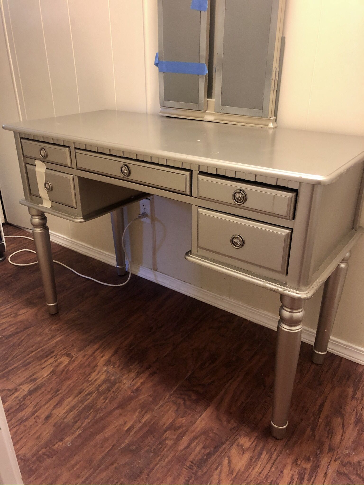 Vanity Desk. for Sale in San Diego, CA OfferUp