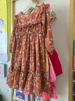 Girls clothes and dresses all sizes everything $5 dollars each