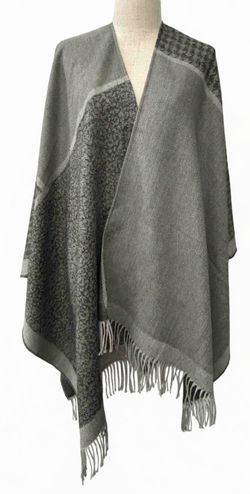 Coldwater Creek gray herringbone fringed poncho shawl EUC - one size