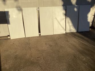 6 Pieces Cabinet Doors Excellent Condition. Dimensions are :15-1/2”X32-1/2”
