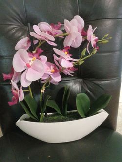 💥Gorgeous artificial orchids💥 $45