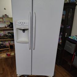 Refrigerator 