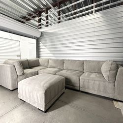 6-Piece  Belize Fabric Sectional Couch (Free delivery)