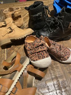 Toddler Girl Shows Size 6