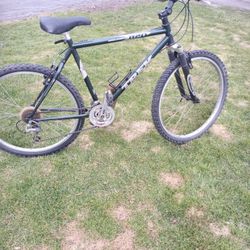 Trex 820 Bike