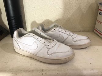 Men’s Nike size 7 no laces need cleaning