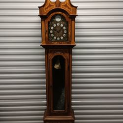 Antique Grandfather Clock !