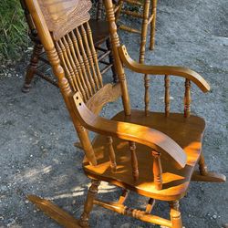 SOLID OAK ROCKING CHAIR 🩷🩷🩷NEW❤️‍🔥❤️‍🔥❤️‍🔥❤️‍🔥