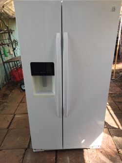 KENMORE FRIDGE WHITE 35.5 IN WIDE 69"TALL 30" DEEP WORKS PERFECT