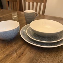 Gray Crackle-glazed Dinnerware(8 place settings)