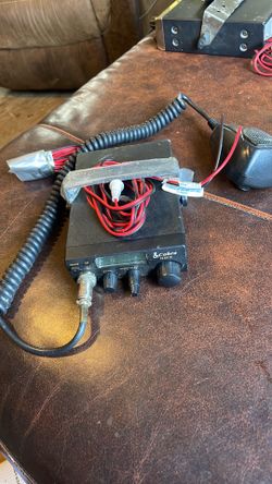 Cobra 19  DX4 CB