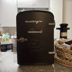 Nostalgia mini fridge with cold and hot settings pick up in Los Feliz
