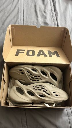 Yezzy foam runner size 8