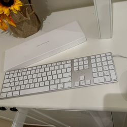 Apple Wired Keyboard