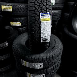 SET OF NEW TIRES 235/75/15 GOODYEAR WRANGLER TRAILRUNNER AT INCLUDING MOUNT AND BALANCE 