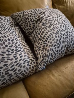 Set of throw pillows