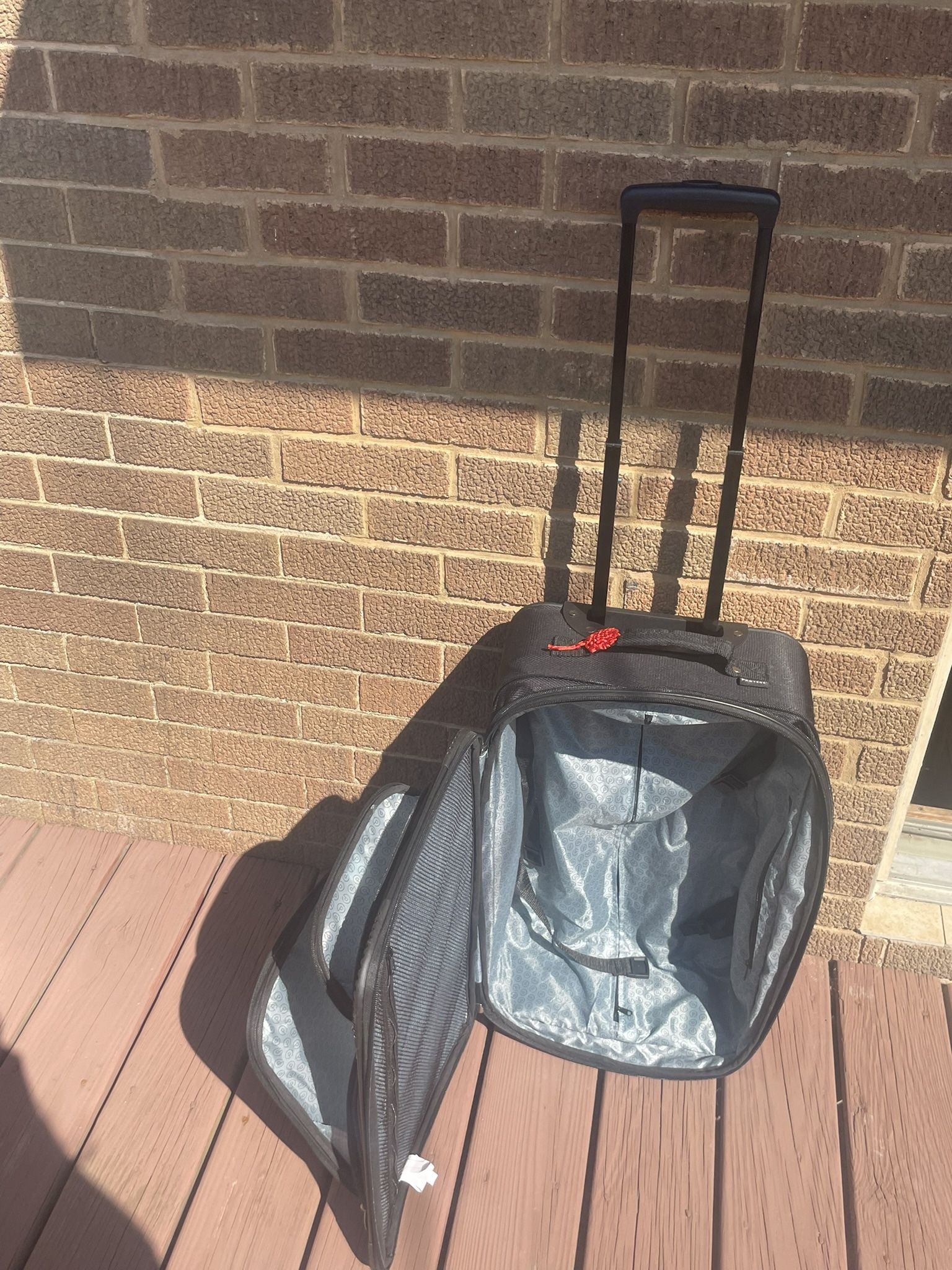 Small Carry On Suitcase Luggage 22”H x 13.5W equipaje de mano pequeño, 2 ruedas