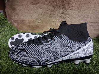 Soccer cleats us size 3.5youth