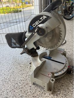 Delta Compound Miter Saw.  Model 36-075